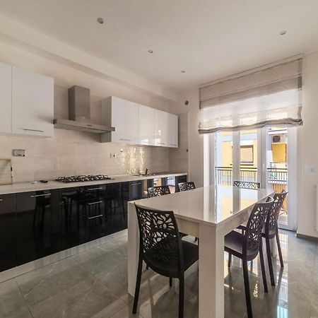 شقة Joivy Delightful 3-Bed Flat With Balcony روما المظهر الخارجي الصورة