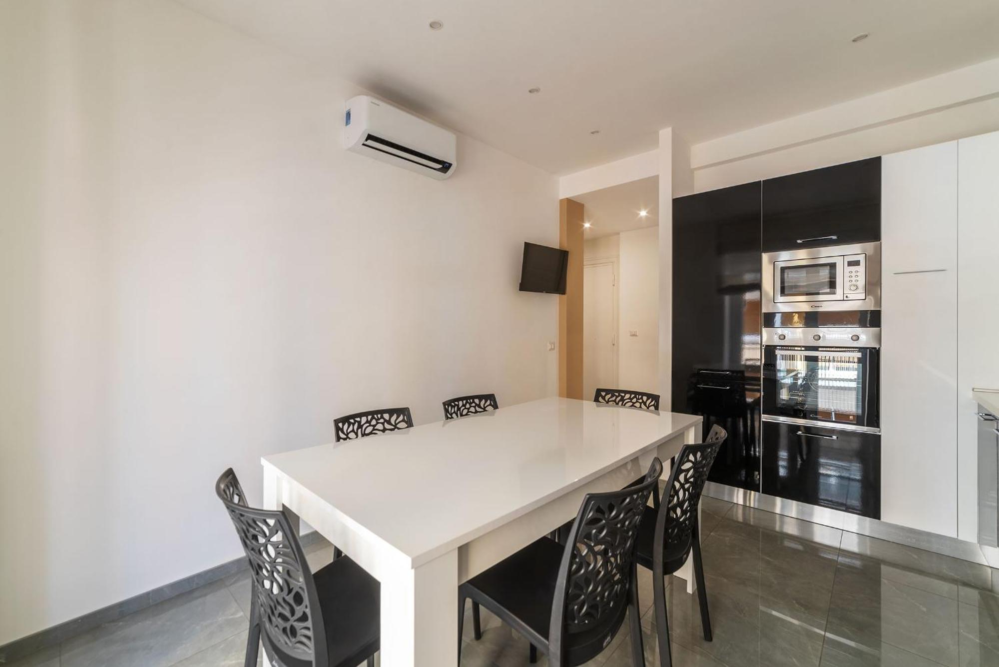 شقة Joivy Delightful 3-Bed Flat With Balcony روما المظهر الخارجي الصورة