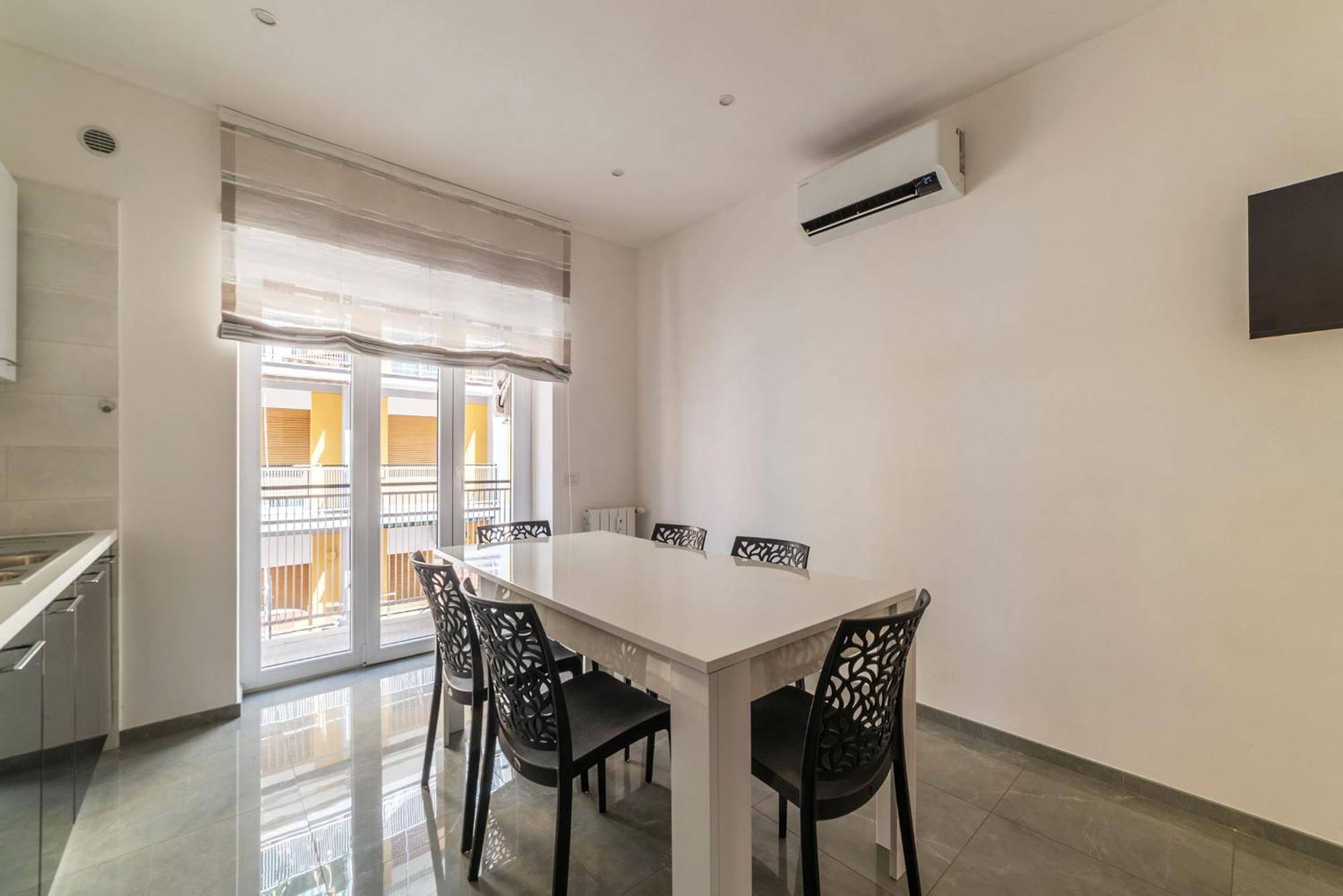شقة Joivy Delightful 3-Bed Flat With Balcony روما المظهر الخارجي الصورة
